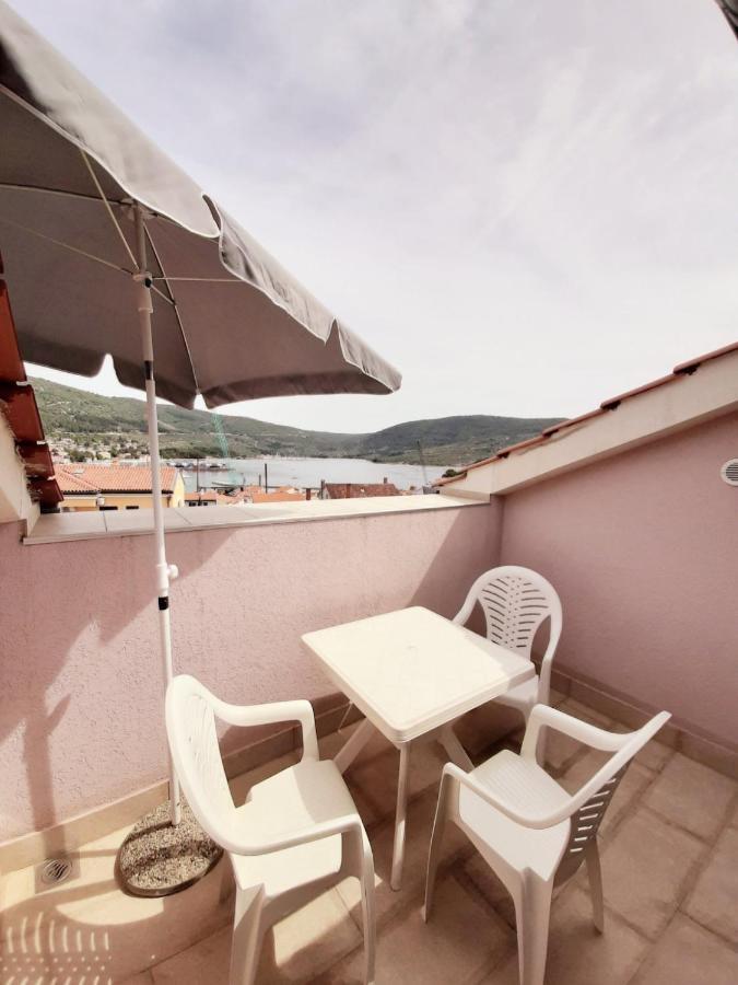 Apartments Izabela Muzic-Fornaric Cres Exterior photo