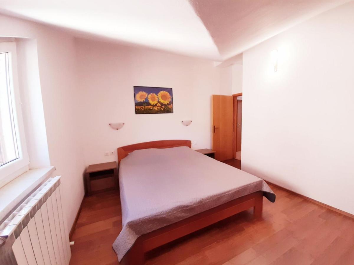 Apartments Izabela Muzic-Fornaric Cres Exterior photo