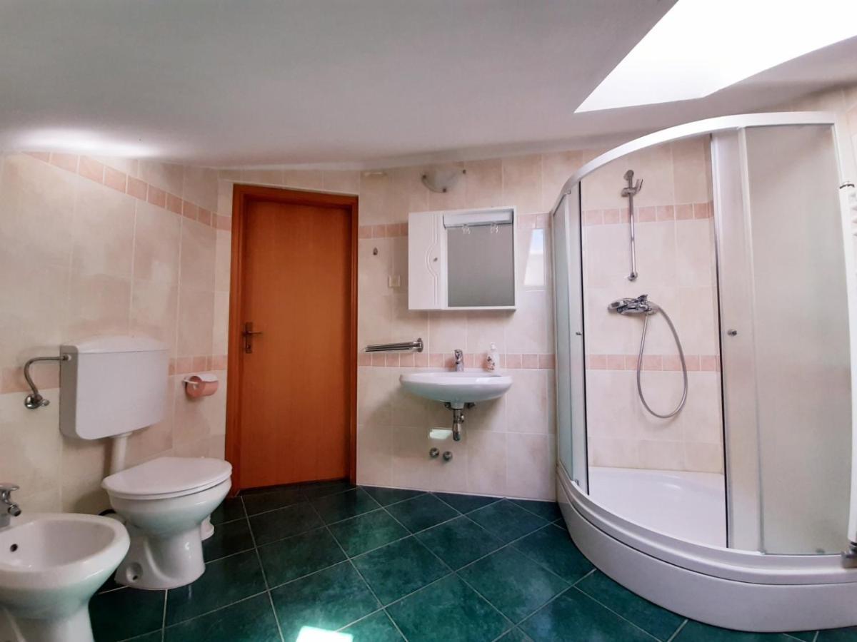 Apartments Izabela Muzic-Fornaric Cres Exterior photo