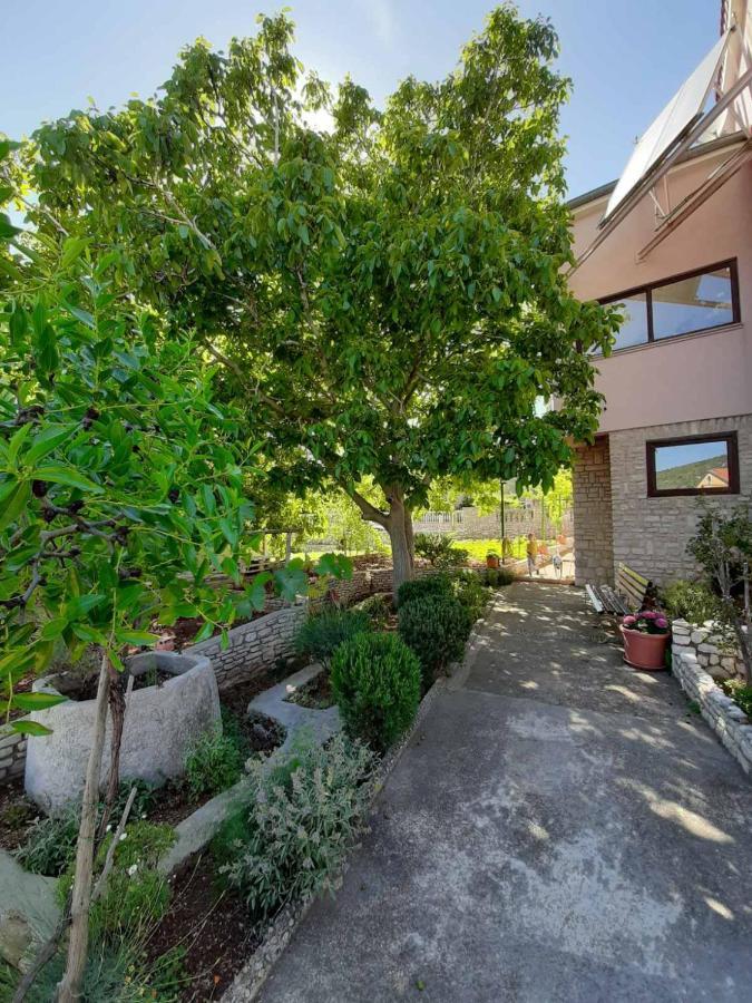 Apartments Izabela Muzic-Fornaric Cres Exterior photo