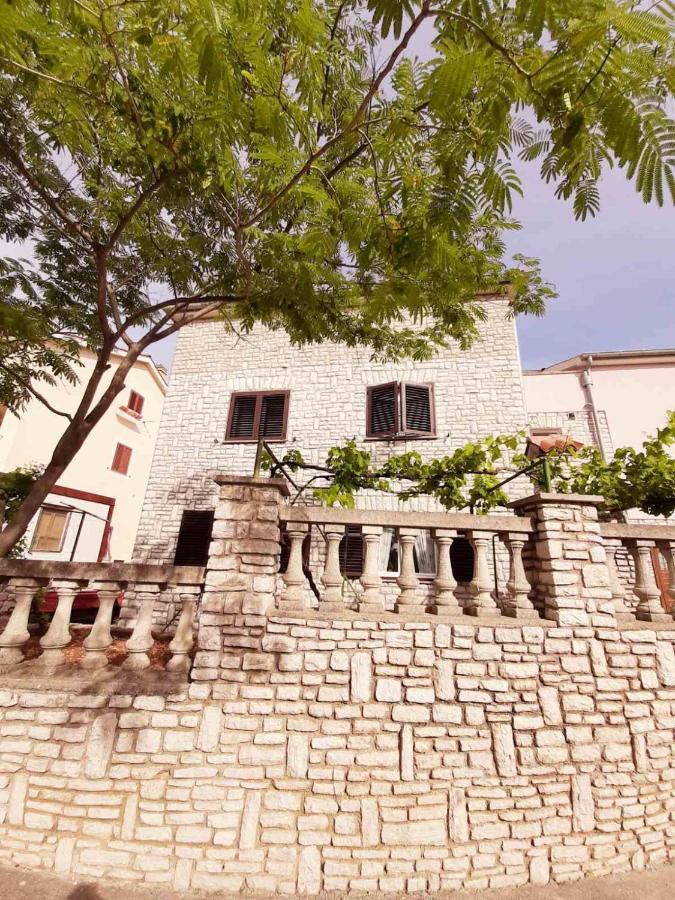 Apartments Izabela Muzic-Fornaric Cres Exterior photo