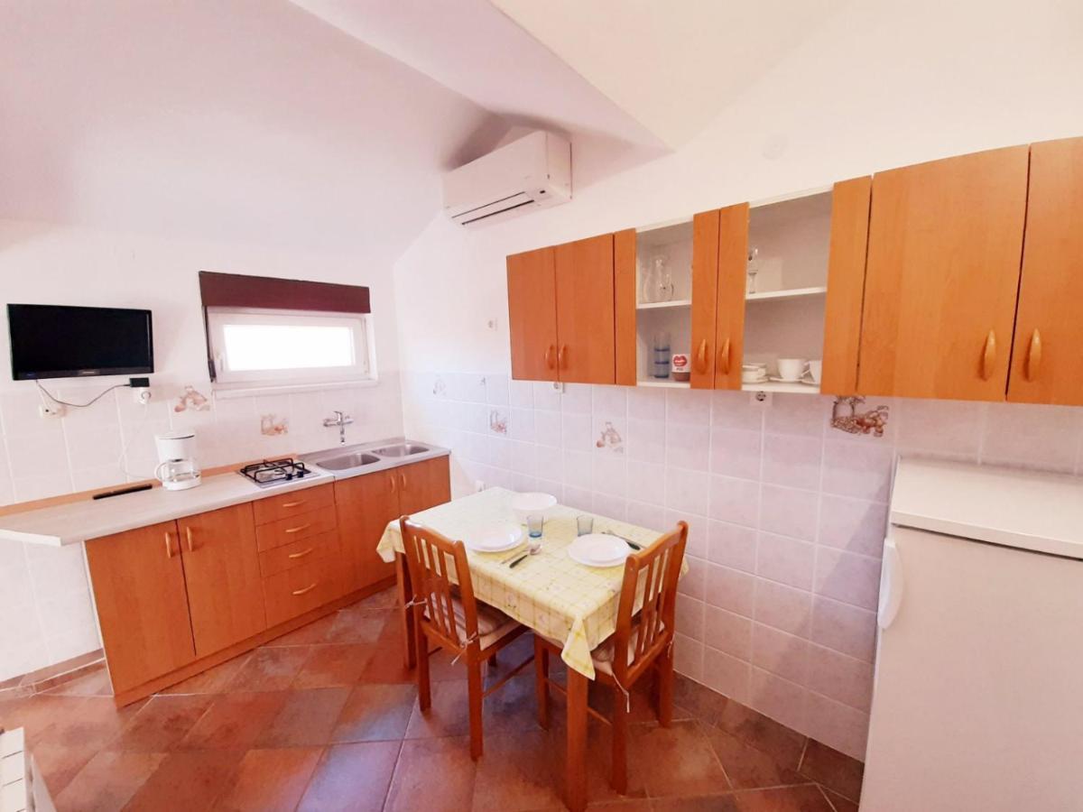Apartments Izabela Muzic-Fornaric Cres Exterior photo