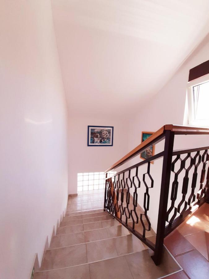 Apartments Izabela Muzic-Fornaric Cres Exterior photo