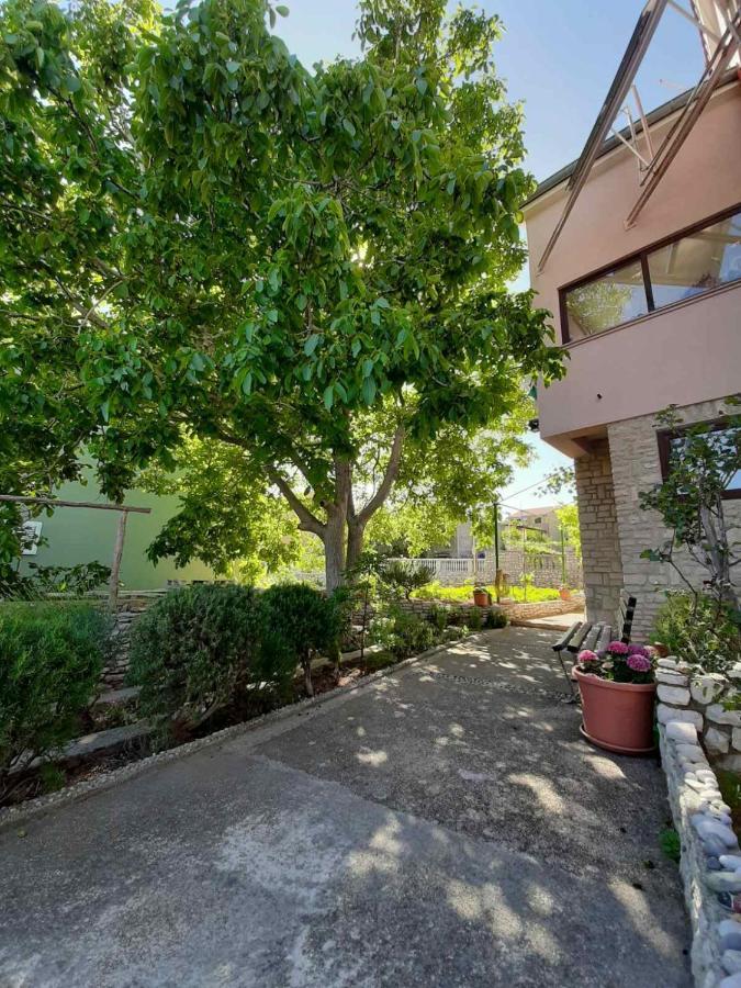 Apartments Izabela Muzic-Fornaric Cres Exterior photo