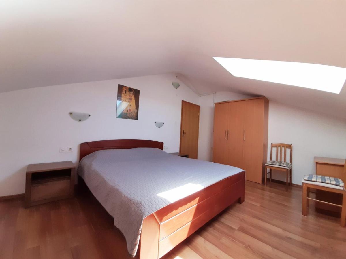 Apartments Izabela Muzic-Fornaric Cres Exterior photo