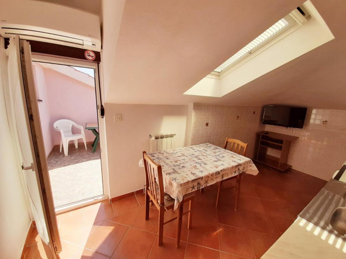 Apartments Izabela Muzic-Fornaric Cres Exterior photo