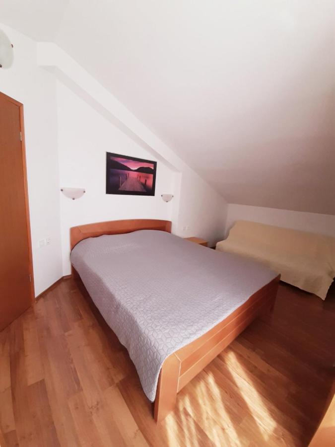 Apartments Izabela Muzic-Fornaric Cres Exterior photo