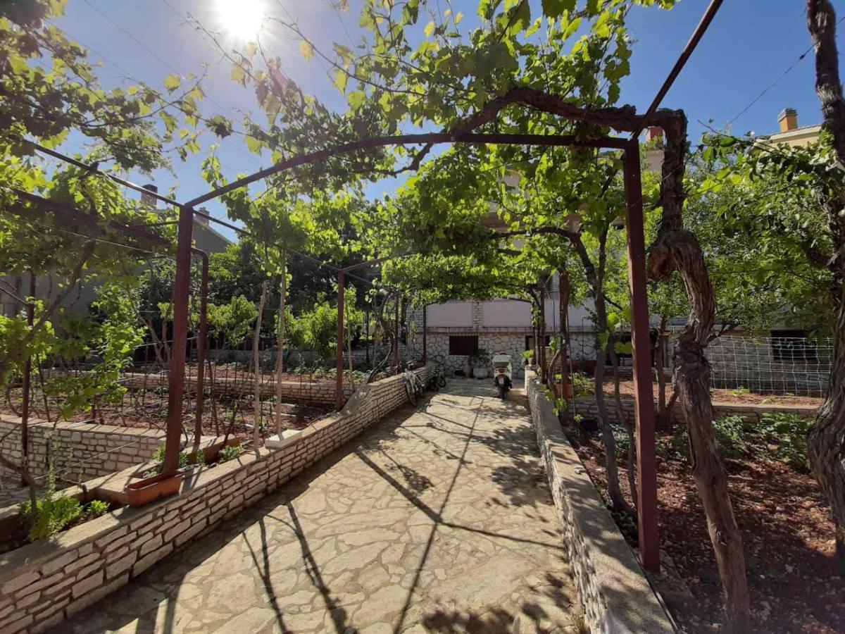 Apartments Izabela Muzic-Fornaric Cres Exterior photo