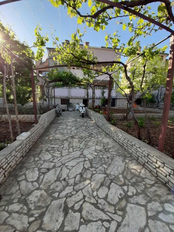Apartments Izabela Muzic-Fornaric Cres Exterior photo
