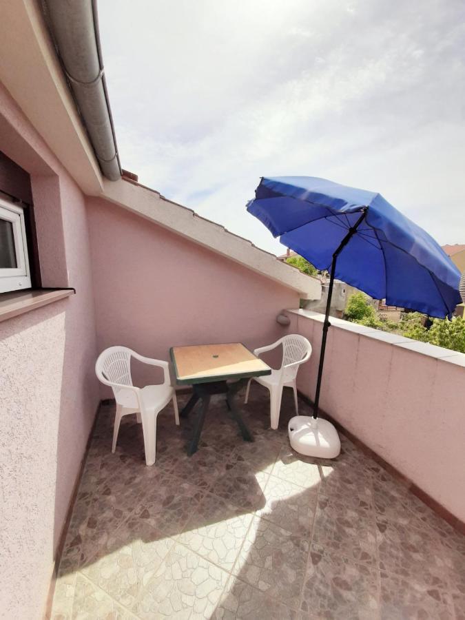 Apartments Izabela Muzic-Fornaric Cres Exterior photo