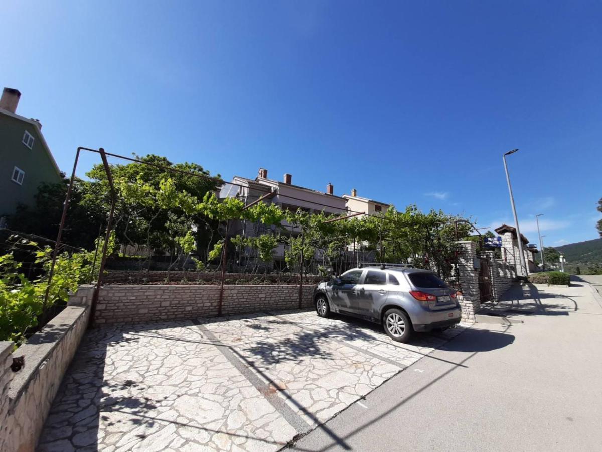 Apartments Izabela Muzic-Fornaric Cres Exterior photo