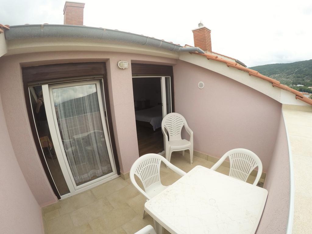 Apartments Izabela Muzic-Fornaric Cres Exterior photo