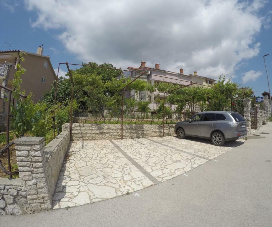 Apartments Izabela Muzic-Fornaric Cres Exterior photo